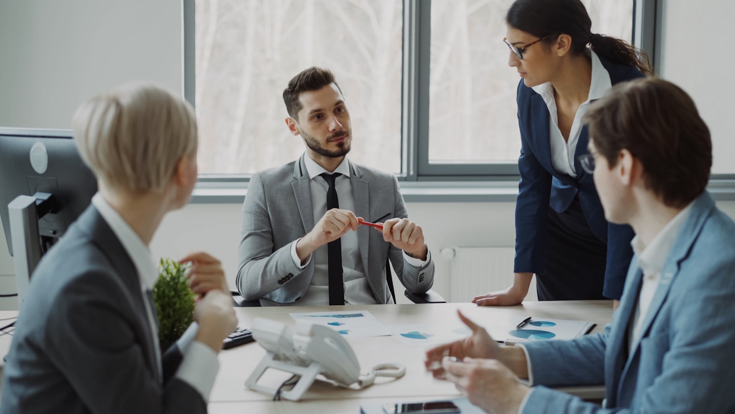Reunião corporativa de consultoria em planos de saúde empresariais